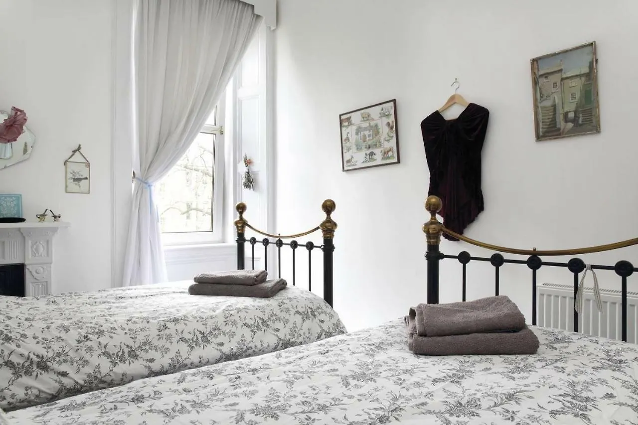 5 Star Beautiful & Vintage, Spacious Apt In Chic Location! エディンバラ アパート